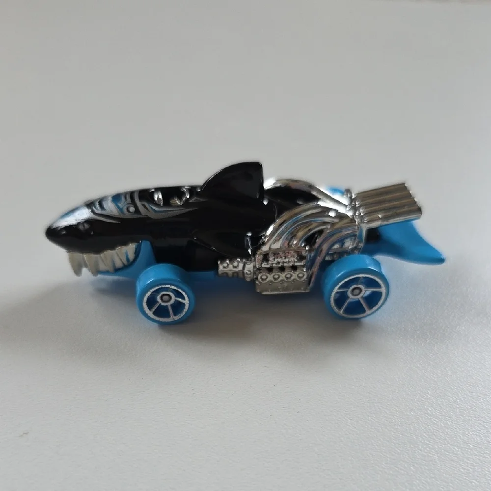 Hot Wheels Set - Sharkcruiser, Turtoshell, And Shark Bite